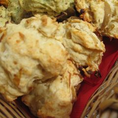 A picture of Onion Hot Biscuit (Scone).