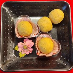 A picture of Besan Ladoo.