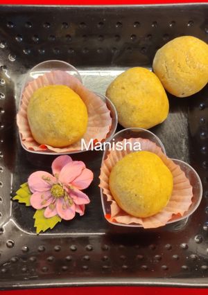 A picture of Besan Ladoo.