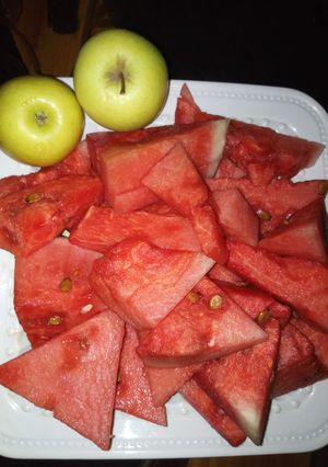 A picture of Apples and watermelon.