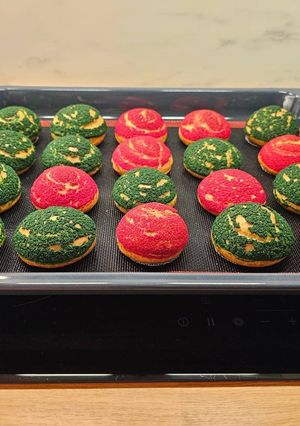 A picture of The Dreamiest Choux : Pistachio & Biscoff Creams.