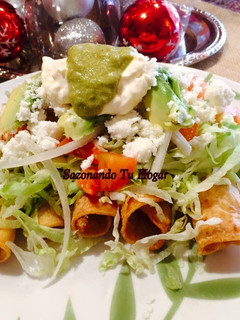 Una foto de Flautas de pollo🍗🍗