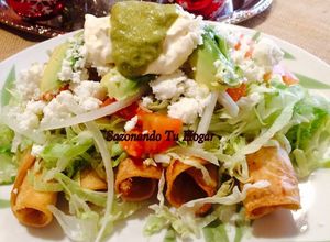 Una foto de Flautas de pollo🍗🍗