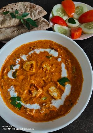 A picture of Paneer tikka masala.
