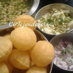A picture of PANI PURIMumbai style.