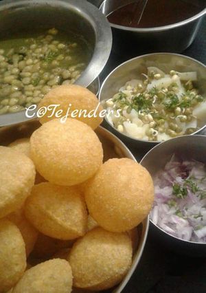 A picture of PANI PURIMumbai style.