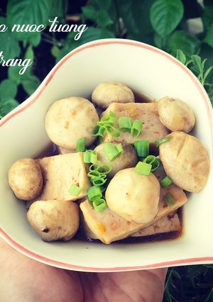 Hình của món Chả lụa kho nước tương nấm mỡ trắng.