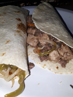 Una foto de Tacos de cerdo y carne