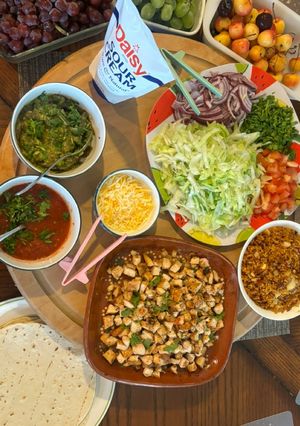 A picture of Chicken Tacos 🌮 🌮.