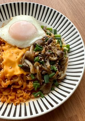 Foto resep Mie Instan Pedas Topping Jamur