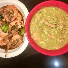 A picture of Broccoli egg drop soup with prawns.
