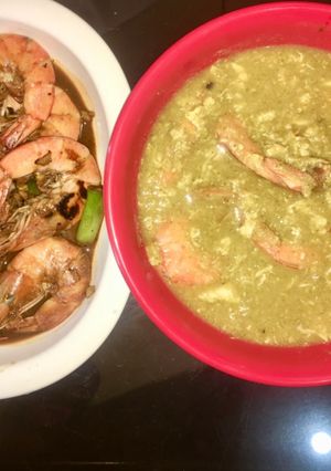A picture of Broccoli egg drop soup with prawns.