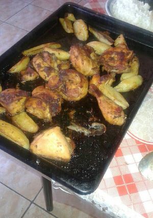 A picture of Grilled chicken with potatoes.