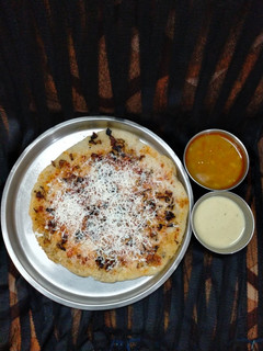 વેજીટેબલ ઉત્તપમ(Vegetable Uttapam Recipe in Gujarati) રેસીપી મુખ્ય ફોટો