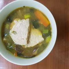 Foto di Zuppa di miso con maiale e funghi cardoncelli
