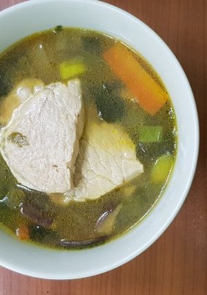 Foto di Zuppa di miso con maiale e funghi cardoncelli