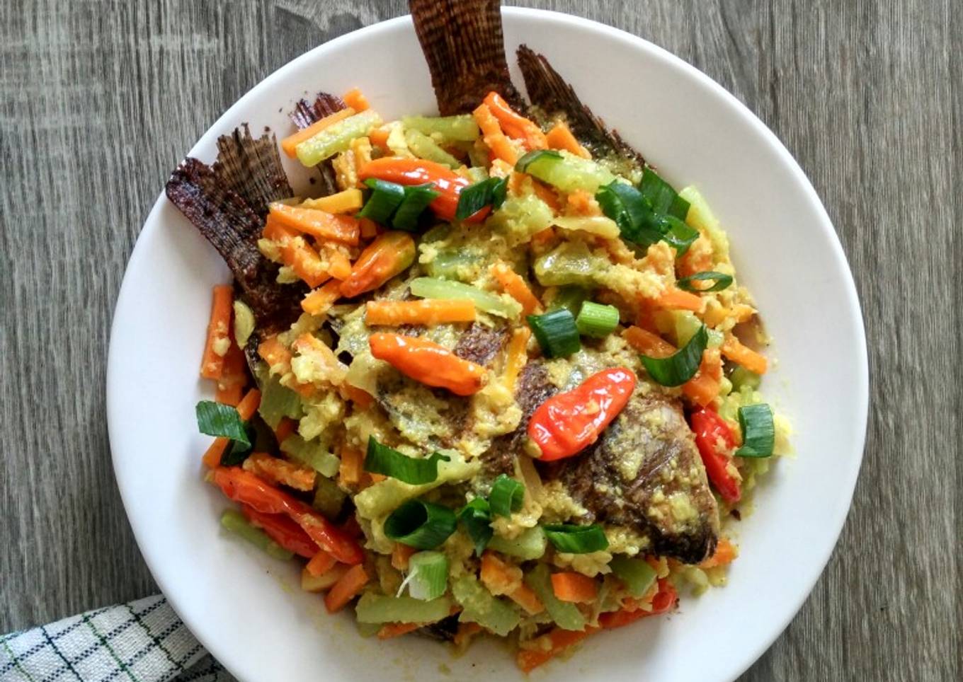 Ikan Mujair Acar Kuning