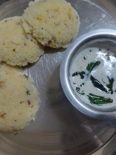 ரவை இட்லி(rava idli recipe in tamil) செய்முறை முக்கிய புகைப்படம்
