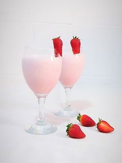 عکسی از دستور اسموتی توت فرنگی 😋😍