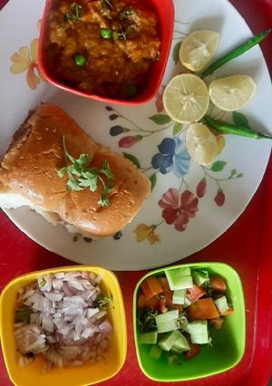 पाव भाजी (Pav bhaji recipe in hindi) रेसिपी मुख्य फोटो