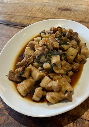 Foto resep Thai basil pork belly