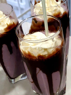 A picture of Leftover berries shake.