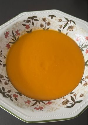 Una foto de Crema de puerro, pimientos y calabacín (TM5)