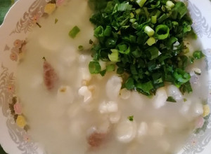 Una foto de Caldo de mote con mondongo (estilo fast)