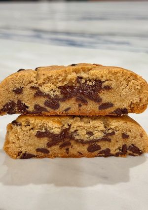 A picture of Classic chocolate chip cookies.