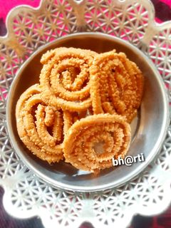 ज्वारी चकली (jwari chakali recipe in marathi) रेसिपी चे मुख्य फोटो