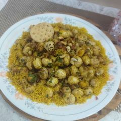 A picture of Chatpata kurkure makhana ki chaat.
