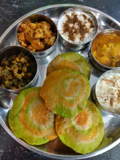A picture of Tri-colour puri.