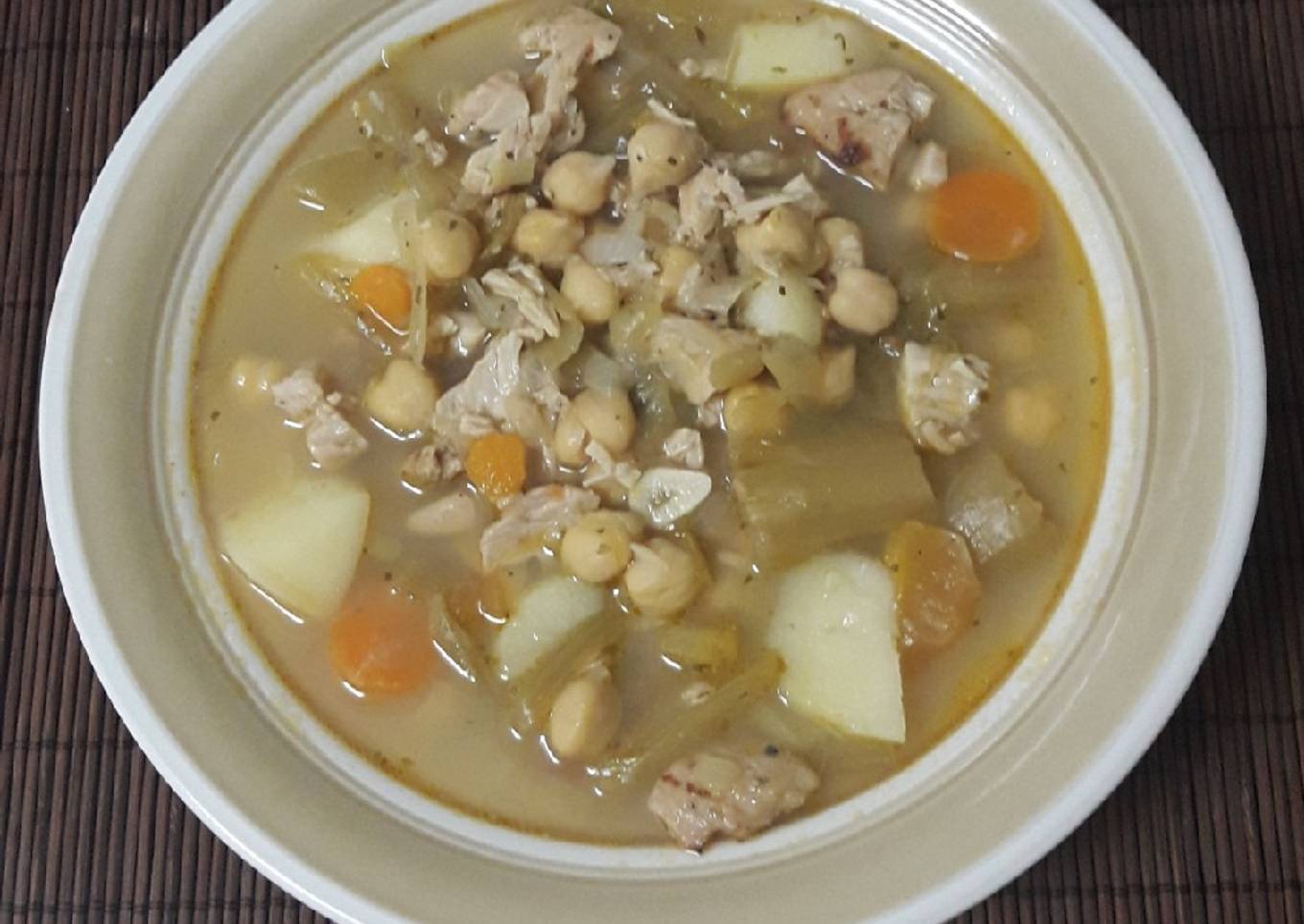 Garbanzos con pollo y borraja