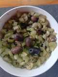 Ensalada tradicional de penca con aceitunas