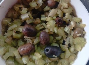 Una foto de Ensalada tradicional de penca con aceitunas