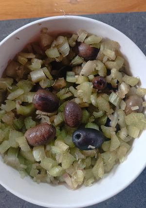 Una foto de Ensalada tradicional de penca con aceitunas