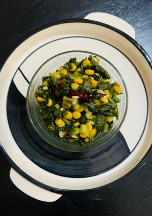 A picture of Pyaj patta with chana dal (Onion leaves with split chickpeas).