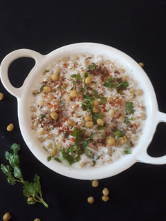 बूंदी रायता (boondi raita recipe in Hindi) रेसिपी मुख्य फोटो