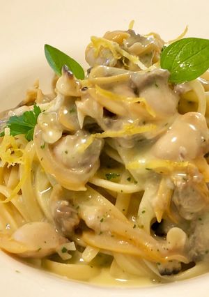 A picture of Spaghetti with Clams, Potato Cream, and Lemon Sauce.