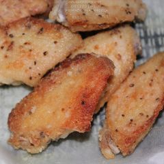 A picture of Lemony Pepper Pan-Fried Chicken Wings.