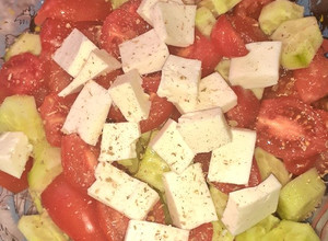 Φωτογραφία της συνταγής Η χωριάτικη σαλάτα μου με ντάκο και τυρομάλαμα Κρήτης 😊🦋