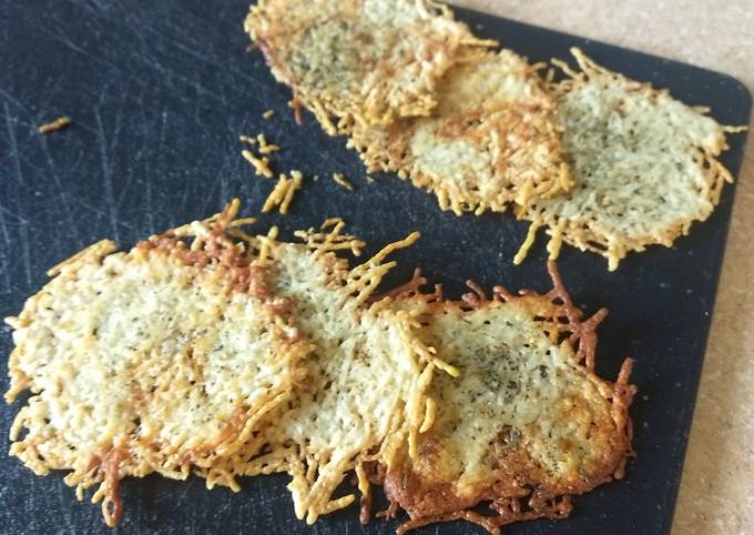 Parmesan crisps recipe main photo