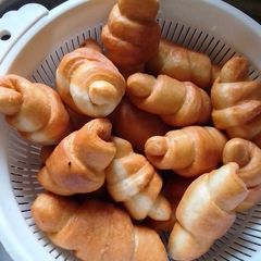 A picture of Stuffed Donuts.