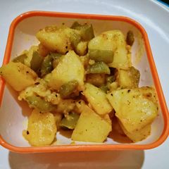 A picture of Potatoes And capsicum veg.