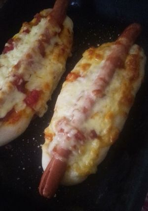 Una foto de Panchos 🌭 a la pizza 🍕 (salchichas, hot dogs, frankfurters)