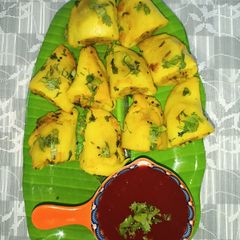 A picture of Green Peas & Potato Stuffed Pitha.
