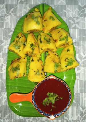 A picture of Green Peas & Potato Stuffed Pitha.