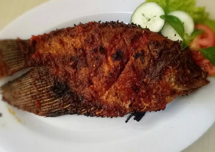 Langkah Mudah untuk Menyiapkan Gurame bakar sambel plecing, Bikin Ngiler
