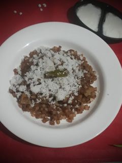 साबुदाणा खिचडी (sabudana recipe in marathi) रेसिपी चे मुख्य फोटो