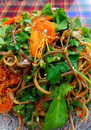 Hình của món Gỏi hoa chuối, tôm, rau sam.
